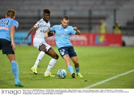 Alexy Bosetti (tou) - Jerome Onguene (soc) - Tours, Frankreich - Coupe de la ligue, Tours FC vs. FC Sochaux - 25 08 2015 AnthonyBIBARD FEP Panoramic 