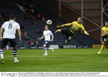 Aktuell FuÃŸball, England Ligapokal, Preston North End - FC Watford 25.08.2015. Preston, England. Capital One Cup 2nd Round. Preston North End versus Watford. Matej Vydra of Watford FC volleys a spectacular effort at goal xDavidxBlunsdenx  ActionPlus11653606