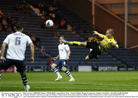 Aktuell FuÃŸball, England Ligapokal, Preston North End - FC Watford 25.08.2015. Preston, England. Capital One Cup 2nd Round. Preston North End versus Watford. Matej Vydra of Watford FC volleys a spectacular effort at goal xDavidxBlunsdenx  ActionPlus11653607