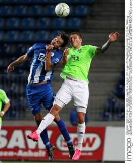 GER, 3.Liga, 1.FC Magdeburg vs Chemnitzer FC 25.08.15, Magdeburg, MDCC-Arena, GER, 3.Liga, Saison 2015 2016, 05.Spieltag, 1.FC Magdeburg vs Chemnitzer FC im Bild Christian Beck (Magdeburg) gegen Christian Cappek (Chemnitz)