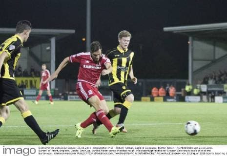 Aktuell FuÃŸball, England Ligapokal, Burton Albion - FC Middlesbrough 25.08.2015. Burton-on-Trent, England. Capital One Cup. Burton Albion versus Middlesbrough. Middlesbrough midfielder Stewart Downing takes a shot at the Burton goal. xRolandxHarrisonx  ActionPlus11653664