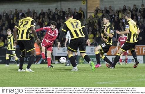 Aktuell FuÃŸball, England Ligapokal, Burton Albion - FC Middlesbrough 25.08.2015. Burton-on-Trent, England. Capital One Cup. Burton Albion versus Middlesbrough. Middlesbrough defender Jonathan Woodgate takes a shot at the Burton goal. xRolandxHarrisonx  ActionPlus11653665