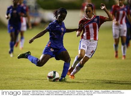 22.08.2015, Bayamon - Fußball 2015 - Damen - Frauenfußball - Nationalteam - Länderspiel - Haiti vs Puerto Rico - 8 SELIMAR PAGAN Y 3 JENNYFER LIMAGE - Latino News - April 25, 2015  - ZUMAd69_