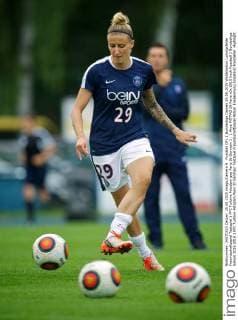 Fussball DFL 1.Bundesliga Damen 25.08.2015 Waldstadion Ludwigsfelde Freundschaftsspiel Testspiel 1 FFC Turbine Potsdam geg Paris St Germain 1 : 1 Anja MITTAG 29 Paris