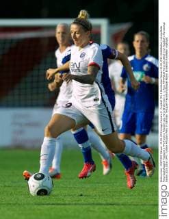 Fussball DFL 1.Bundesliga Damen 25.08.2015 Waldstadion Ludwigsfelde Freundschaftsspiel Testspiel 1 FFC Turbine Potsdam geg Paris St Germain 1 : 1 Anja MITTAG 29 Paris