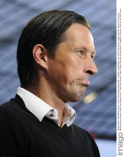 Fussball, Qualifikation zur UEFA Champions League, Herren, Saison 2015 2016, BayArena Leverkusen, Bayer Leverkusen (rot) - Lazio Rom (blau); Trainer Roger Schmidt (Leverkusen). Einzelbild, Portrait, Porträt.