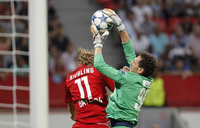 Stefan Kießling (Bayer 04 Leverkusen) (L) against Goalkeeper Etrit Berisha (Lazio Rom) during the Championsleague Qualification between Bayer 04 Leverkusen and Lazio Rom, Bayarena in Leverkusen on August 26., 2015. Bayer 04 Leverkusen vs. Lazi Rom in der Qualifikation der Champions League der Saison 2015 2016 am 26. August 2015.