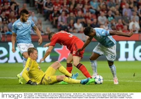 26.08.2015, xjhx, Fussball Champions League Quali, Bayer 04 Leverkusen - Lazio Rom, emspor, v.l. Felipe Anderson (Lazio Rom), Bernd Leno (Bayer Leverkusen), Kyriakos Papadopoulos (Bayer Leverkusen), Keita (Lazio Rom)