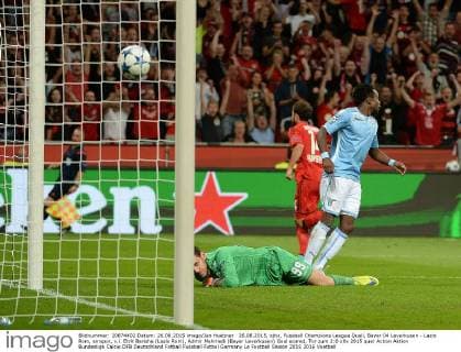 26.08.2015, xjhx, Fussball Champions League Quali, Bayer 04 Leverkusen - Lazio Rom, emspor, v.l. Etrit Berisha (Lazio Rom), Admir Mehmedi (Bayer Leverkusen) Goal scored, Tor zum 2:0