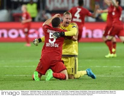 26.08.2015, Fussball, Saison 2015 2016, Champions League Qualifikation, Bayer 04 Leverkusen - Lazio Rom, Jubel Torwart Bernd Leno (Bayer 04 Leverkusen), re., und Kyriakos Papadopoulos (Bayer 04 Leverkusen)