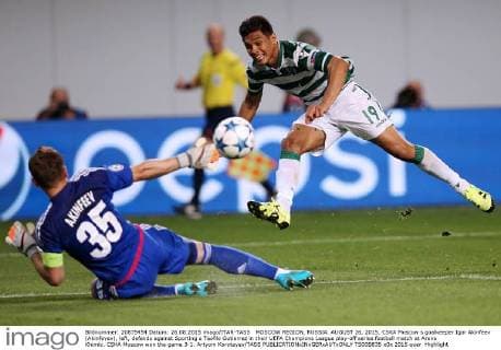 MOSCOW REGION, RUSSIA. AUGUST 26, 2015. CSKA Moscow s goalkeeper Igor Akinfeev (Akinfeyev), left, defends against Sporting s Teofilo Gutierrez in their UEFA Champions League play-off series football match at Arena Khimki. CSKA Moscow won the game 3-1. Artyom Korotayev TASS  TS00B835