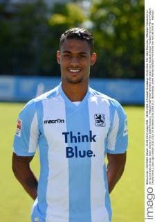 25.08.2015, 2.Fussball Bundesliga 2015 2016: TSV 1860 München, Offizieller Fototermin an der Grünwalderstrasse. Rubin Okotie (TSV 1860 München). 