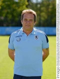 25.08.2015, 2.Fussball Bundesliga 2015 2016: TSV 1860 München, Offizieller Fototermin an der Grünwalderstrasse. Zeugwart Siegfried Gschwendtner (TSV 1860 München). 