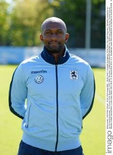 25.08.2015, 2.Fussball Bundesliga 2015 2016: TSV 1860 München, Offizieller Fototermin an der Grünwalderstrasse. Co-Trainer Collin Benjamin (TSV 1860 München). 