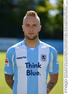 25.08.2015, 2.Fussball Bundesliga 2015 2016: TSV 1860 München, Offizieller Fototermin an der Grünwalderstrasse. Daniel Adlung (TSV 1860 München). 