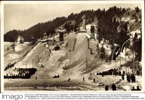 Garmisch Partenkirchen Oberbayern, Blick auf kleine und große Olympiaschanze !AUFNAHMEDATUM GESCHÄTZT!