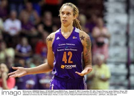 August 27, 2015; Uncasville, CT, USA; Phoenix Mercury center Brittney Griner (42) reacts during the WNBA Basketball Damen USA basketball game between the Connecticut Sun and Phoenix Mercury at Mohegan Sun Arena. Phoenix defeated Connecticut 81-80. WNBA 2015: Mercury vs Sun AUG 27 - ZUMAc04_