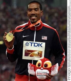 (150828) -- BEIJING, Aug. 28, 2015 -- Gold medalist Christian Taylor of the United States poses during the awarding ceremony of the men s triple jump at the 2015 IAAF World Championships at the Bird s Nest National Stadium in Beijing, capital of China, Aug. 28, 2015. ) (SP)CHINA-BEIJING-IAAF WORLD CHAMPIONSHIPS-MEN S TRIPLE JUMP AWARDING CEREMONY (CN) GongxLei 