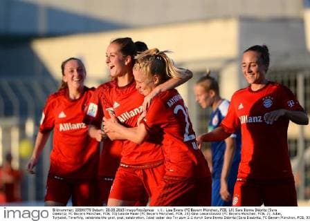 v.li.: Lisa Evans (FC Bayern München, FCB, 18) Sara Ilonka Däbritz (Sara Daebritz, FC Bayern München, FCB, 33) Leonie Maier (FC Bayern München, FCB, 20) Gina Lewandowski (FC Bayern München, FCB, 2), Jubel, Torjubel, Torerfolg, celebrate the goal, goal, celebration, Jubel ueber das Tor zum 2:1 durch Sara Ilonka Däbritz (Sara Daebritz, FC Bayern München, FCB, 33), optimistisch, Action, Aktion, Fussball, Allianz Frauen-Bundesliga, FC Bayern München - 1. FFC Turbine Potsdam, xslx