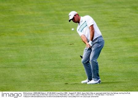 August 27, 2015: Jason Bohn hits an approach shot from the fairway during the first round of The Barclays at Plainfield Country Club in Plainfield, NJ. GOLF: AUG 27 PGA Golf Herren - The Barclays - First Round Icon150827040 EDITORIAL USE ONLY