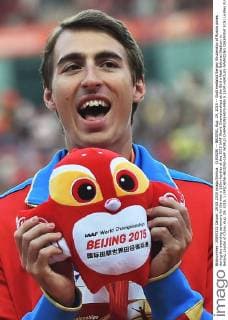 (150829) -- BEIJING, Aug. 29, 2015 -- Gold medalist Sergey Shubenkov of Russia poses during the awarding ceremony for the men s 110m hurdles at the 2015 IAAF World Championships at the Bird s Nest National Stadium in Beijing, capital of China, Aug. 29, 2015. ) (SP)CHINA-BEIJING-IAAF WORLD CHAMPIONSHIPS-MEN S 110M HURDLES AWARDING CEREMONY (CN) LixWen 