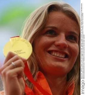 BEIJING, CHINA. AUGUST 29, 2015. Gold medalist Dafne Schippers of the Netherlands poses at a victory ceremony for the women s 200m final at the 15th IAAF World Championships in Athletics. Vladimir Smirnov TASS  TS00BD2A