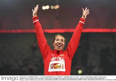 (150829) -- BEIJING, Aug. 29, 2015 -- Gold medalist Belarus Marina Arzamasova celebrates during the awarding ceremony of the women s 800m at the 2015 IAAF World Championships at the Bird s Nest National Stadium in Beijing, capital of China, Aug. 29, 2015. ) (SP)CHINA-BEIJING-IAAF WORLD CHAMPIONSHIPS-WOMEN S 800M AWARDING CEREMONY (CN) YuexYuewei 