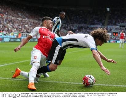 Alex Oxlade-Chamberlain of Arsenal tussles with Fabrizo Coloccini of Newcastle United - English Premier League - Newcastle Utd v Arsenal - St James Park Stadium - Newcastle - England - 28th August 2015 - Picture Simon Bellis Sportimage EDITORIAL USE ONLY. No use with unauthorised audio, video, data, fixture lists, club league logos or live services. Online in-match use limited to 120 images, no video emulation. No use in betting, games or single club league player publications.