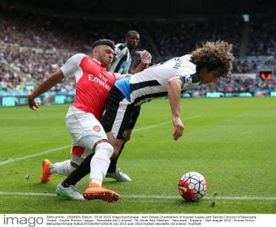 Alex Oxlade-Chamberlain of Arsenal tussles with Fabrizo Coloccini of Newcastle United - English Premier League - Newcastle Utd v Arsenal - St James Park Stadium - Newcastle - England - 28th August 2015 - Picture Simon Bellis Sportimage EDITORIAL USE ONLY. No use with unauthorised audio, video, data, fixture lists, club league logos or live services. Online in-match use limited to 120 images, no video emulation. No use in betting, games or single club league player publications.