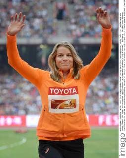 Peking 29.08.2015, Nationalstadion, Peking, CHN, IAAF, Leichtathletik WM, Peking, Damen, 200 Meter, im Bild Winner Dafne Schippers (NED) at medal ceremony of 200 m Women during the 15th IAAF World Athletics Championships 2015 at the Nationalstadion in Peking, China on 2015 08 29. EP_spoti