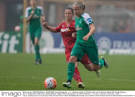 v.li.: Mandana Knopf (1. FC Köln, 21) und Pia-Sophie Wolter (SV Werder Bremen, 10) im Zweikampf, Duell, duel, tackle, Fussball, Allianz Frauen-Bundesliga, SV Werder Bremen - 1. FC Köln, xdgx