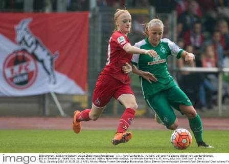 v.li.: Anna Gerhardt (1. FC Köln, 20) und Pia-Sophie Wolter (SV Werder Bremen, 10) im Zweikampf, Duell, duel, tackle, Fussball, Allianz Frauen-Bundesliga, SV Werder Bremen - 1. FC Köln, xdgx