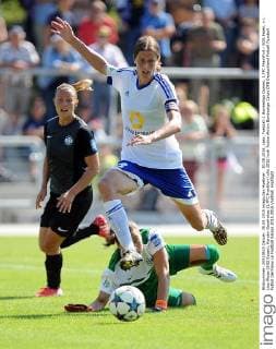 30.08.2015, xpsx, Fussball 1.Bundesliga Damen, 1.FFC Frankfurt - SGS Essen, v.l. Lisa Weiss (SGS Essen), Kerstin Garefrekes (1.FFC Frankfurt)