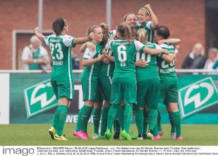 v.li.: Die Spielerinnen des SV Werder Bremen beim Torjubel, Goal celebration, celebrate the goal, goal celebration, Jubeltraube, Fussball, Allianz Frauen-Bundesliga, SV Werder Bremen - 1. FC Köln, xdgx