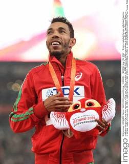 (150830) -- BEIJING, Aug. 30, 2015 -- Bronze medalist Morocco s Abdalaati Iguider celebrates during the awarding ceremony of the men s 1500m event at the 2015 IAAF World Championships at the Bird s Nest National Stadium in Beijing, capital of China, Aug. 30, 2015. ) (SP)CHINA-BEIJING-IAAF WORLD CHAMPIONSHIPS-MEN S 1500M AWARDING CEREMONY (CN) YuexYuewei 