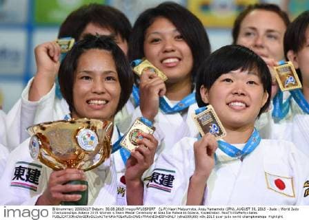 (L-R) Kaori Matsumoto, Anzu Yamamoto (JPN), AUGUST 30, 2015 - Judo : World Judo Championships Astana 2015 Women s Team Medal Ceremony at Alau Ice Palace in Astana, Kazakhstan. NoxThirdxPartyxSales  (dlra009160)