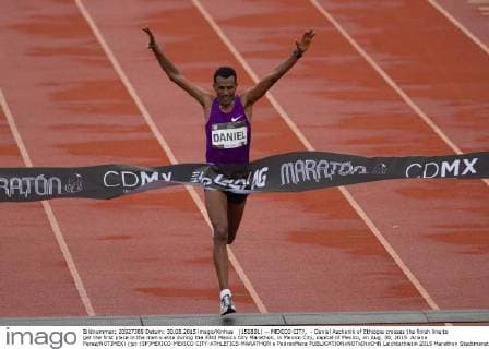 (150831) -- MEXICO CITY, - Daniel Aschenik of Ethiopia crosses the finish line to get the first place in the men s elite during the 33rd Mexico City Marathon, in Mexico City, capital of Mexico, on Aug. 30, 2015. Ariana Perez NOTIMEX) (jp) (SP)MEXICO-MEXICO CITY-ATHLETICS-MARATHON e PedroxMera 