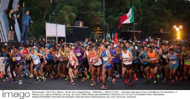 (150831) -- MEXICO CITY, - Runners take part in the 33rd Mexico City Marathon, in Mexico City, capital of Mexico, on Aug. 30, 2015. Pedro Mera) (jp) (SP)MEXICO-MEXICO CITY-ATHLETICS-MARATHON e PedroxMera 