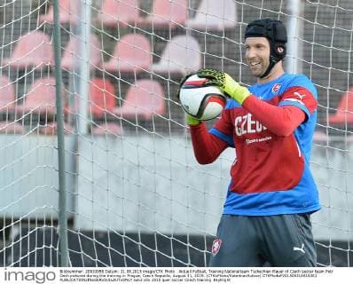 Aktuell Fußball, Training Nationalteam Tschechien Player of Czech soccer team Petr Cech pictured during the training in Prague, Czech Republic, August 31, 2015. (CTKxPhoto KaterinaxSulova) CTKPhotoP201508310818301  suk2