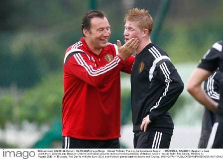 Aktuell Fußball, Training Nationalteam Belgien - BRUSSELS, BELGIUM: Belgium s head coach Marc Wilmots and Belgium s Kevin De Bruyne pictured during a training session of Belgian national soccer team Red Devils, Monday 31 August 2015, in Brussels. Red Devils will play Euro 2016 qualification games against Bosnia and Cyprus. BRUNOxFAHY  x04691323x