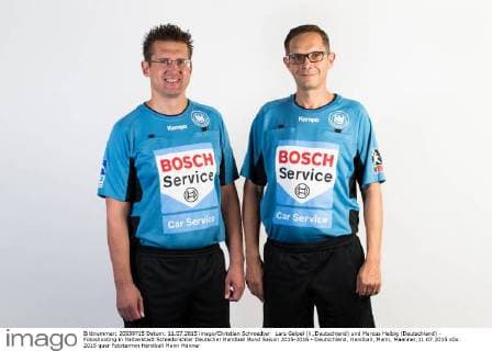 Lars Geipel (li.,Deutschland) und Marcus Helbig (Deutschland) - Fotoshooting in Halberstadt Schiedsrichter Deutscher Handball Bund Saison 2015-2016 - Deutschland, Handball, Mann, Maenner,11.07.2015