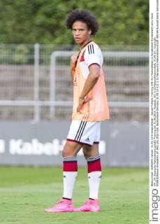 Aktuell Fußball, Training DFB U21 Nationalteam in Norderstedt Norderstedt Leroy Sane (Nr. 24, Deutsche Nationalmannschaft) Training am 31.08.2015, Fussball, U21 U 21 Nationalmannschaft, 31.08.15 , Copyright: KOENIG Eibner-Pressefoto EP_FKG