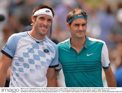 Roger Federer of Switzerland and Leonardo Mayer of Argentina pose for photos ahead of their men s singles first round match at the 2015 US Open Tennis Tournament in New York, the United States, Sept. 1, 2015. Federer was qualified for the next round after beating Leonardo Mayer 3-0. ) (SP)US-NEW YORK-TENNIS-US OPEN-MEN S SINGLES-FIRST ROUND BaoxDandan 