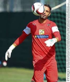 Aktuell Fußball, Training Nationalteam Österreich SOCCER - UEFA EURO EM Europameisterschaft Fussball 2016 quali, training AUT VIENNA,AUSTRIA,01.SEP.15 - SOCCER - UEFA European Championship EM Europameisterschaft 2016, European Qualifiers, training AUT. Image shows Ramazan Oezcan (AUT). GEPAxpictures xChristianxOrt