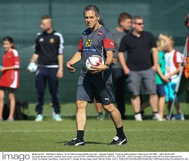 Aktuell Fußball, Training Nationalteam Österreich SOCCER - UEFA EURO EM Europameisterschaft Fussball 2016 quali, training AUT VIENNA,AUSTRIA,01.SEP.15 - SOCCER - UEFA European Championship EM Europameisterschaft 2016, European Qualifiers, training AUT. Image shows head coach Marcel Koller (AUT). GEPAxpictures xChristianxOrt
