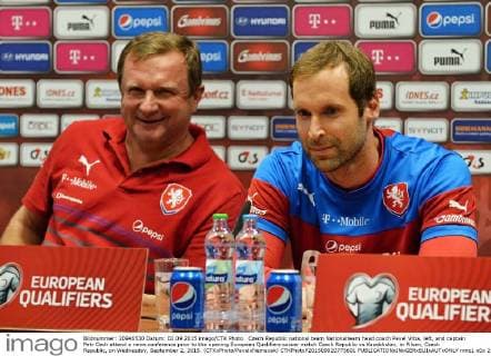 Czech Republic national team Nationalteam head coach Pavel Vrba, left, and captain Petr Cech attend a news conference prior to the opening European Qualifiers soccer match Czech Republic vs Kazakhstan, in Pilsen, Czech Republic, on Wednesday, September 2, 2015. (CTKxPhoto PavelxNemecek) CTKPhotoP201509020775601  nmc1