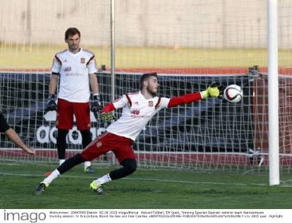 Aktuell Fußball, EM Quali, Training Spanien Spanish national team Nationalteam training session. In this picture, David De Gea and Iker Casillas. xBEATRIZxGUZMANx 