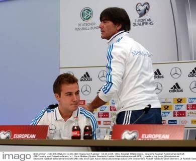 03.09.2015, xhbx, Fussball International, Deutsche Fussball Nationalmannschaft DFB Training und Pressekonferenz, v.l. Mario Goetze (Spieler Deutsche Fussball Nationalmannschaft DFB) , Joachim Jogi Loew (Bundestrainer Deutsche Fussball Nationalmannschaft DFB)