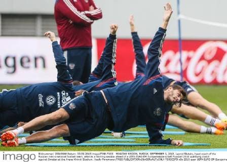 MOSCOW REGION, RUSSIA. SEPTEMBER 3, 2015. Leonid Slutsky, head coach of the Russian men s national football team, attends a training session ahead of a UEFA EURO EM Europameisterschaft Fussball 2016 qualifying match against Sweden at the Arena Khimki Stadium. Vasily Ponomarev TASS  TS00CDFD