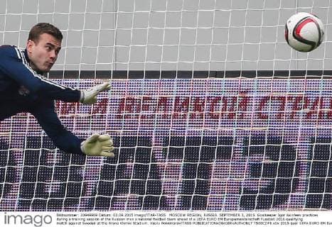 MOSCOW REGION, RUSSIA. SEPTEMBER 3, 2015. Goalkeeper Igor Akinfeev practices during a training session of the Russian men s national football team ahead of a UEFA EURO EM Europameisterschaft Fussball 2016 qualifying match against Sweden at the Arena Khimki Stadium. Vasily Ponomarev TASS  TS00CDFE